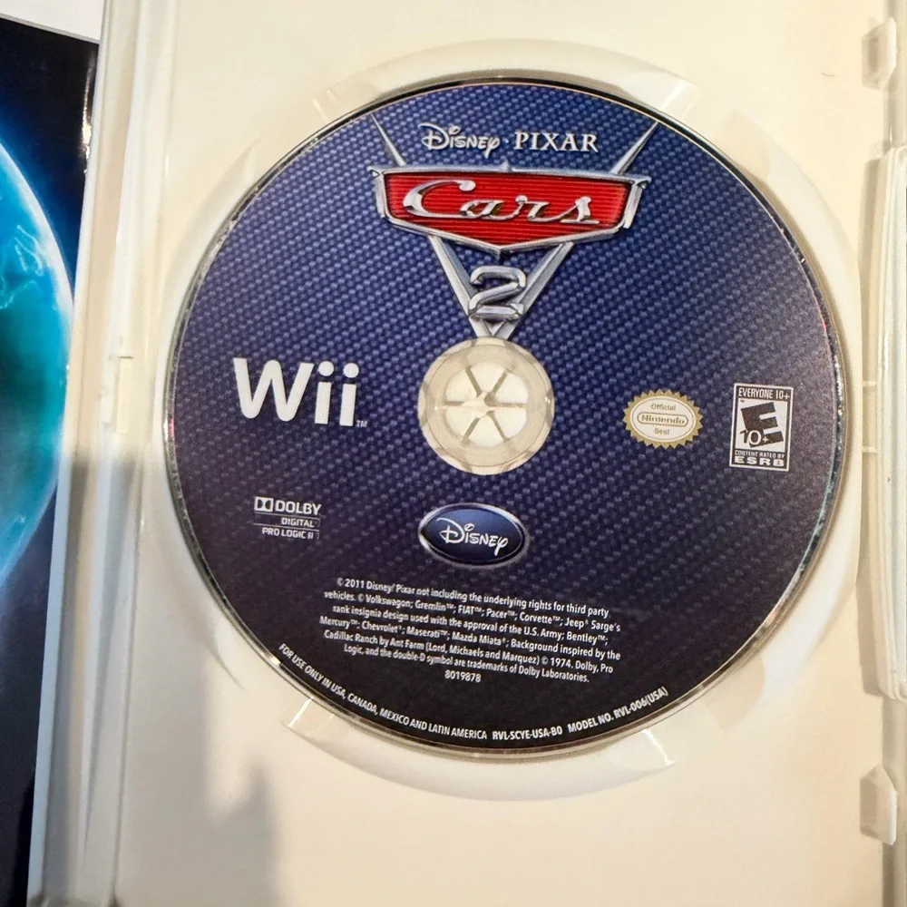 Nintendo Wii Console Bundle in White with Games and Accessories